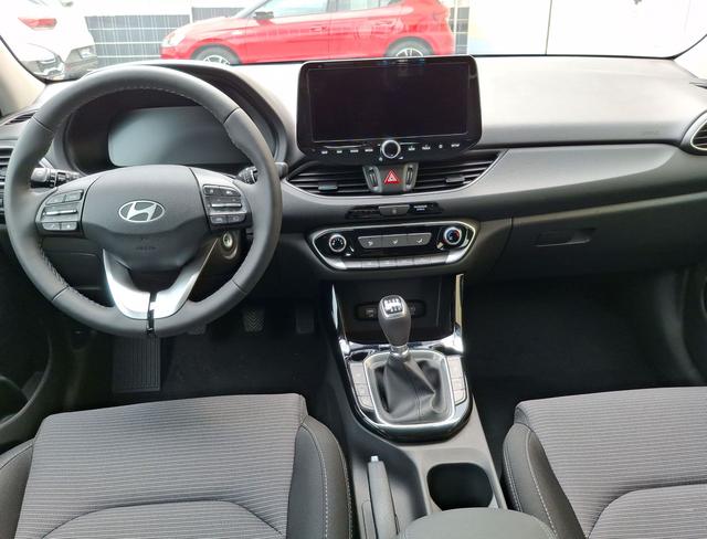 Hyundai / i30 / Schwarz / Family / / , Beispielbilder, ggf. teilweise mit Sonderausstattung