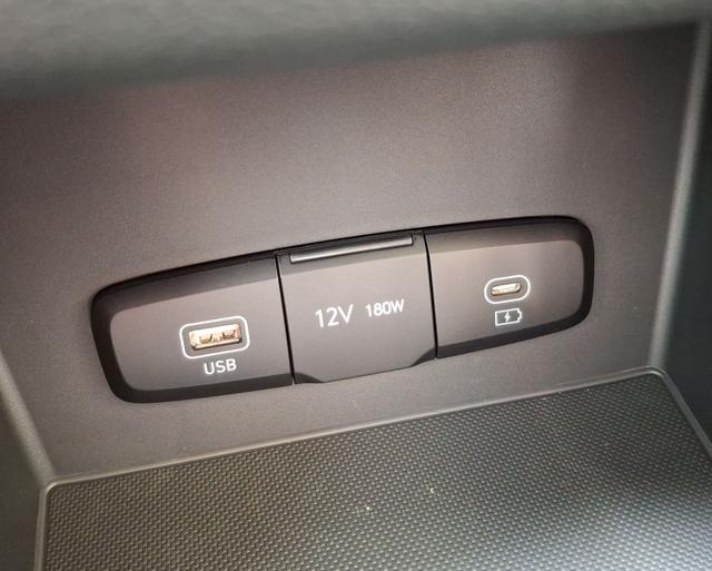 Hyundai / i30 / Schwarz / Family / / , Beispielbilder, ggf. teilweise mit Sonderausstattung