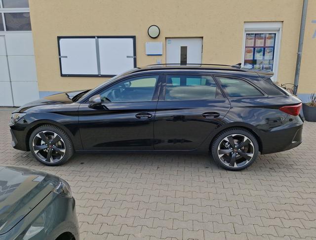 Cupra / Leon Sportstourer / Schwarz / Basis / / , Beispielbilder, ggf. teilweise mit Sonderausstattung