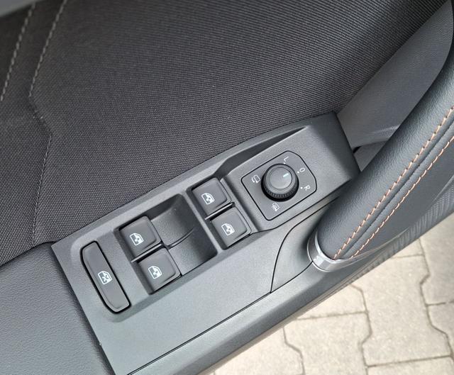 Cupra / Leon Sportstourer / Schwarz / Basis / / , Beispielbilder, ggf. teilweise mit Sonderausstattung