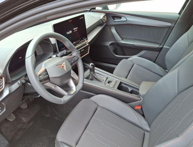 Cupra / Leon Sportstourer / Schwarz / Basis / / , Beispielbilder, ggf. teilweise mit Sonderausstattung