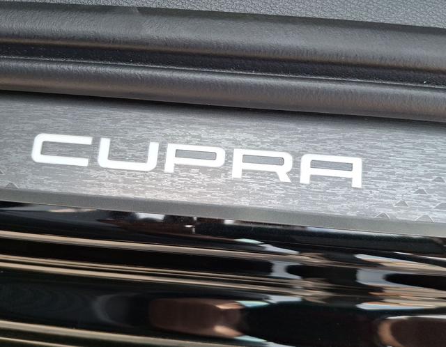 Cupra / Leon Sportstourer / Schwarz / Basis / / , Beispielbilder, ggf. teilweise mit Sonderausstattung