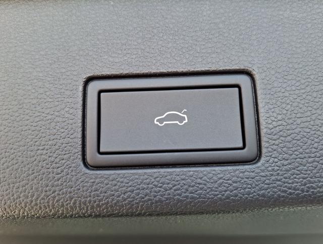Volkswagen / Golf Variant / Blau / Ltd People + AHK / / , Beispielbilder, ggf. teilweise mit Sonderausstattung