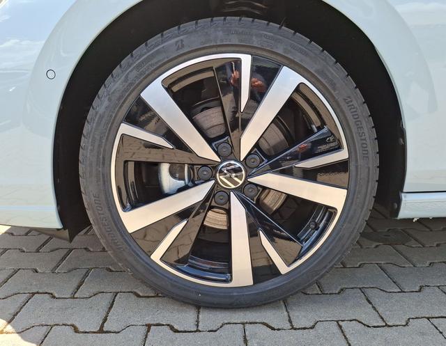 Volkswagen / Golf Variant / Blau / Ltd People + AHK / / , Beispielbilder, ggf. teilweise mit Sonderausstattung
