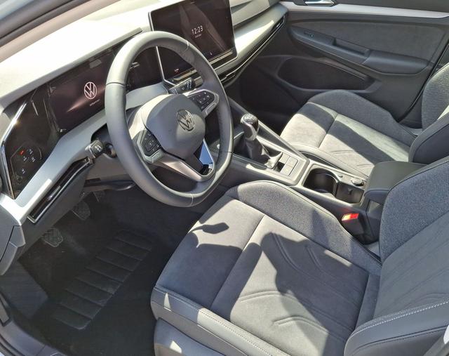 Volkswagen / Golf Variant / Blau / Ltd People + AHK / / , Beispielbilder, ggf. teilweise mit Sonderausstattung