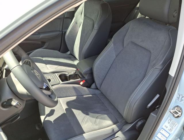 Volkswagen / Golf Variant / Blau / Ltd People + AHK / / , Beispielbilder, ggf. teilweise mit Sonderausstattung