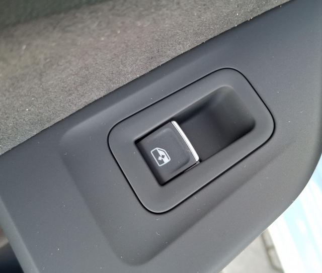 Volkswagen / Golf Variant / Blau / Ltd People + AHK / / , Beispielbilder, ggf. teilweise mit Sonderausstattung