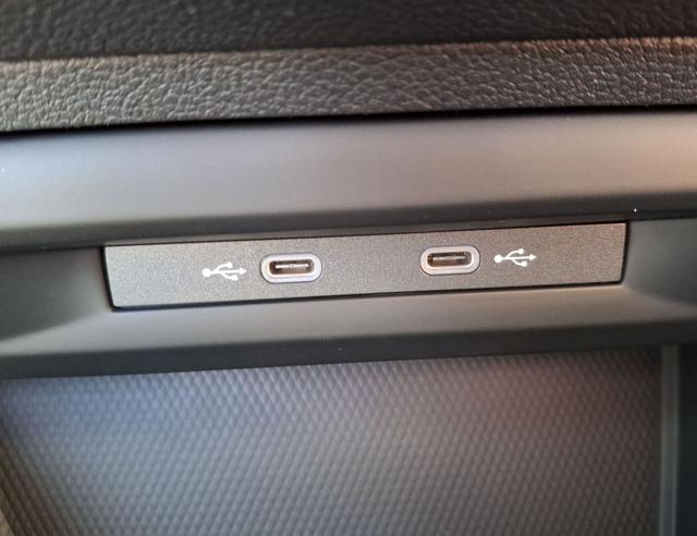 Volkswagen / Golf Variant / Blau / Ltd People + AHK / / , Beispielbilder, ggf. teilweise mit Sonderausstattung