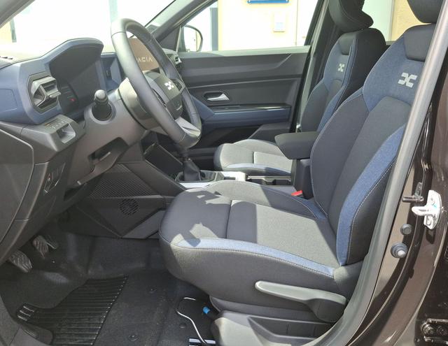 Dacia / Duster / Schwarz / Journey / / , Beispielbilder, ggf. teilweise mit Sonderausstattung