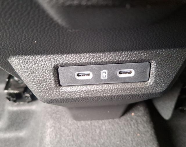 Dacia / Duster / Schwarz / Journey / / , Beispielbilder, ggf. teilweise mit Sonderausstattung