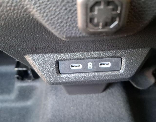 Dacia / Duster / Weiß / Journey / / , Beispielbilder, ggf. teilweise mit Sonderausstattung
