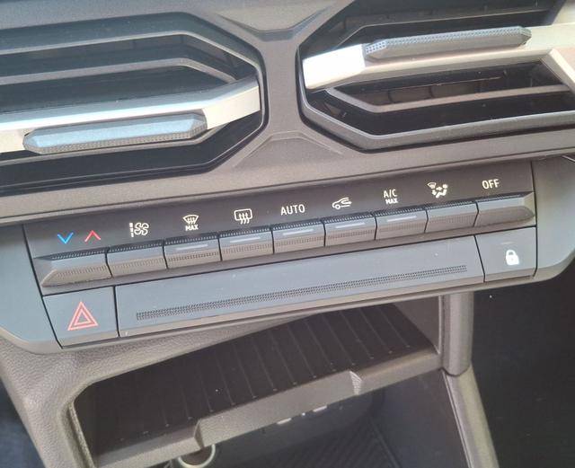 Dacia / Duster / Weiß / Journey / / , Beispielbilder, ggf. teilweise mit Sonderausstattung