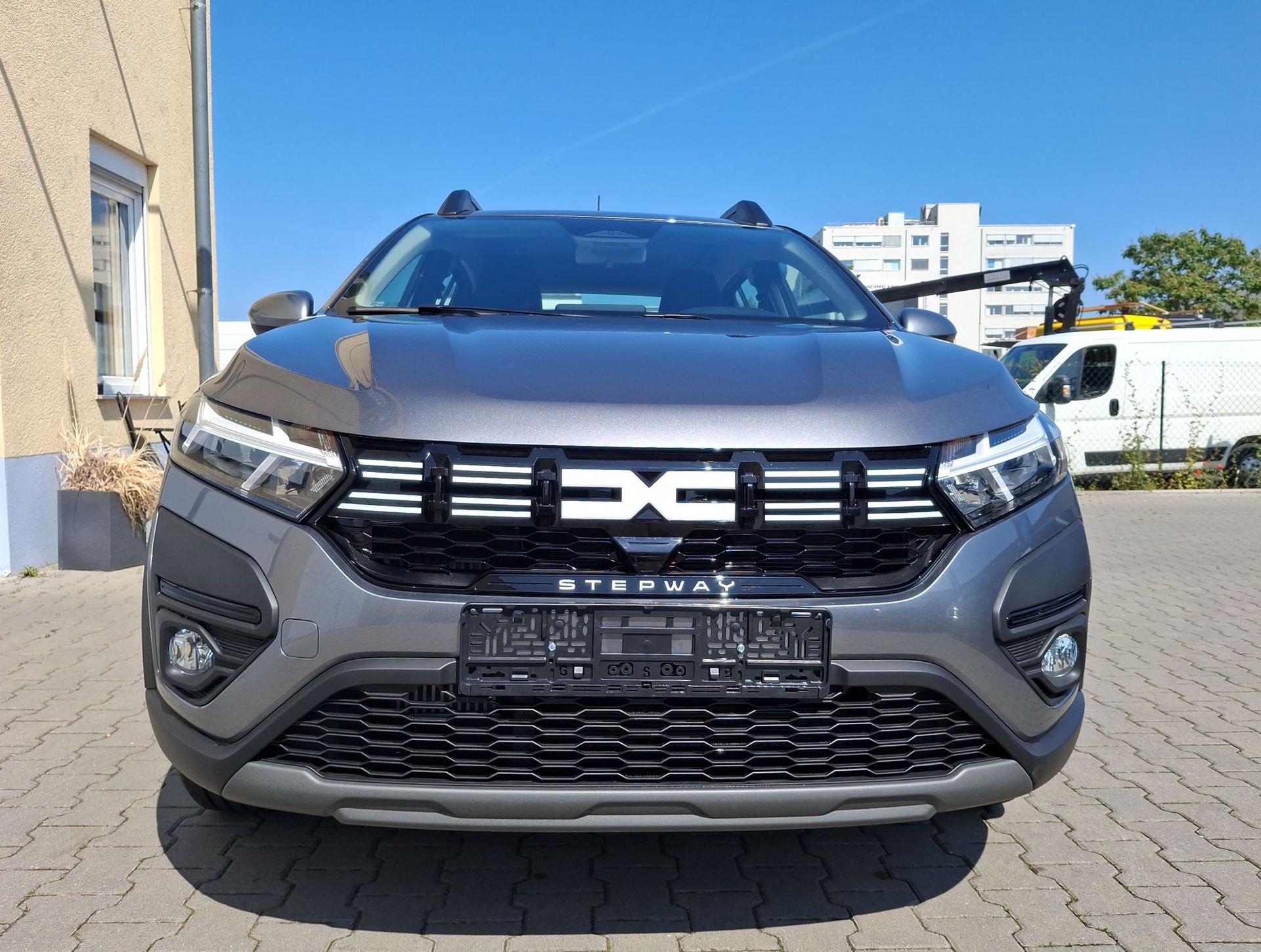 Dacia / Sandero Stepway / Grau / Expression  /  / 