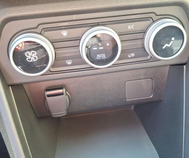 Dacia / Sandero Stepway / Grau / Expression / / , Beispielbilder, ggf. teilweise mit Sonderausstattung