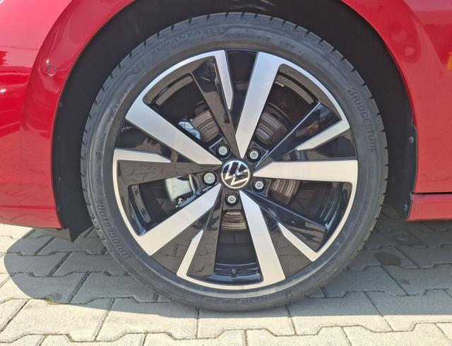 Volkswagen / Golf Variant / Rot / Ltd People AHK / Red Kings / , Beispielbilder, ggf. teilweise mit Sonderausstattung