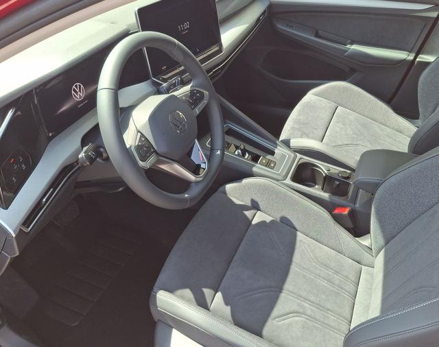Volkswagen / Golf Variant / Rot / Ltd People AHK / Red Kings / , Beispielbilder, ggf. teilweise mit Sonderausstattung
