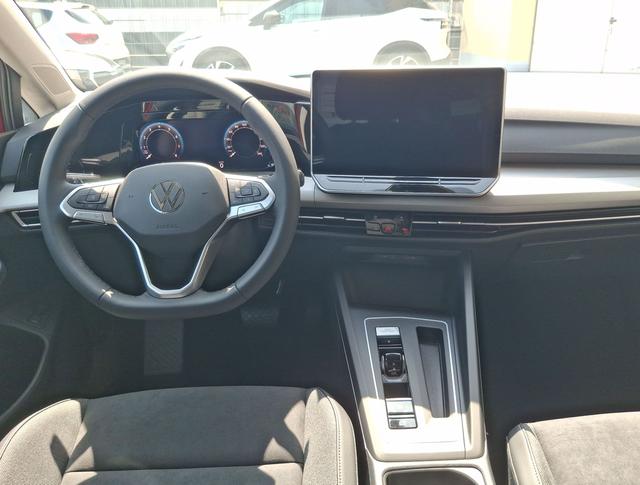 Volkswagen / Golf Variant / Rot / Ltd People AHK / Red Kings / , Beispielbilder, ggf. teilweise mit Sonderausstattung