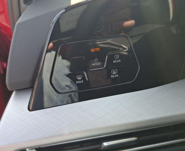 Volkswagen / Golf Variant / Rot / Ltd People AHK / Red Kings / , Beispielbilder, ggf. teilweise mit Sonderausstattung