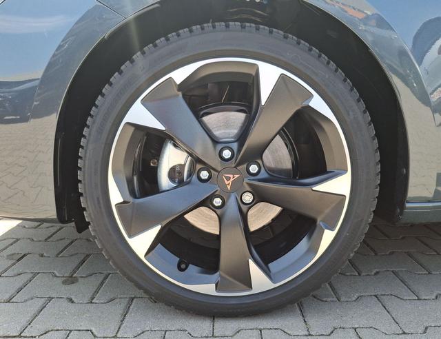 Cupra / Leon Sportstourer / Grau / / / , Beispielbilder, ggf. teilweise mit Sonderausstattung