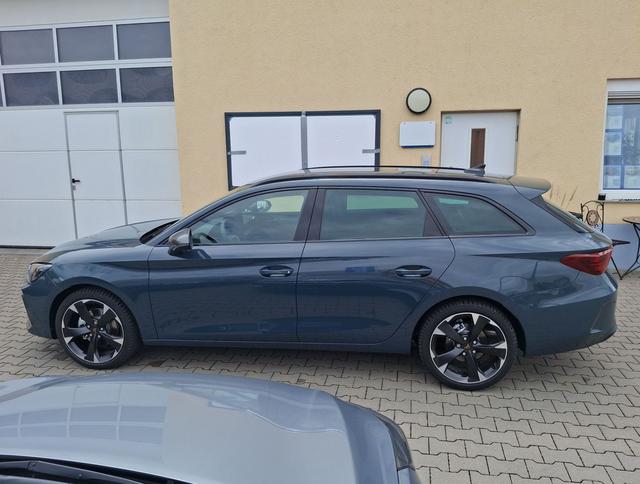 Cupra / Leon Sportstourer / Blau / Basis / / , Beispielbilder, ggf. teilweise mit Sonderausstattung