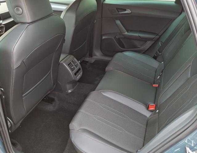 Cupra / Leon Sportstourer / Blau / Basis / / , Beispielbilder, ggf. teilweise mit Sonderausstattung