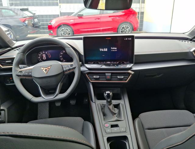 Cupra / Leon Sportstourer / Blau / Basis / / , Beispielbilder, ggf. teilweise mit Sonderausstattung