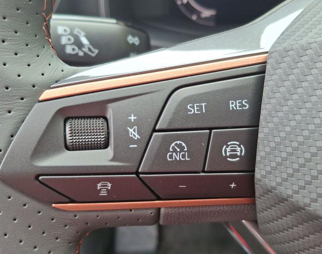 Cupra / Leon Sportstourer / Blau / Basis / / , Beispielbilder, ggf. teilweise mit Sonderausstattung