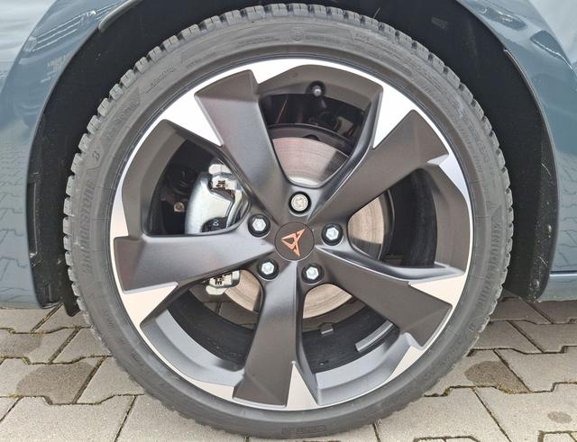 Cupra / Leon Sportstourer / Blau / Basis / / , Beispielbilder, ggf. teilweise mit Sonderausstattung