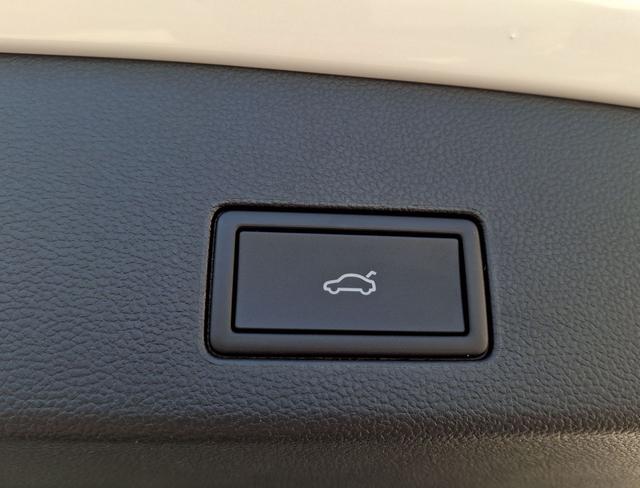 Volkswagen / Golf Variant / Weiß / Ltd People / / , Beispielbilder, ggf. teilweise mit Sonderausstattung