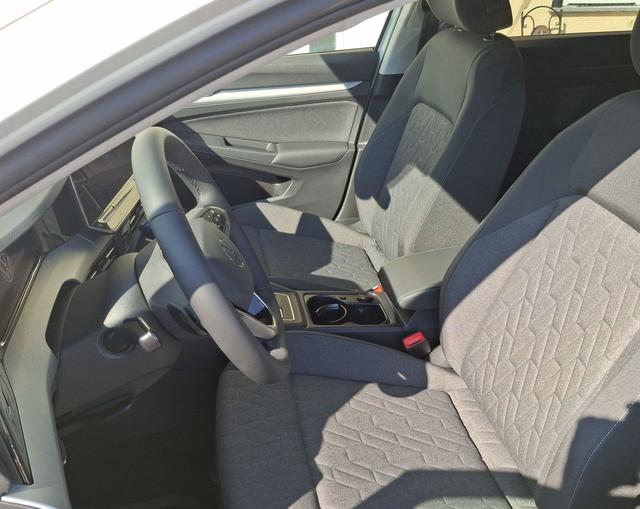 Volkswagen / Golf Variant / Weiß / Ltd People / / , Beispielbilder, ggf. teilweise mit Sonderausstattung