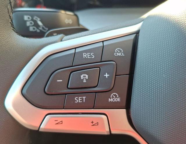 Volkswagen / Golf Variant / Weiß / Ltd People / / , Beispielbilder, ggf. teilweise mit Sonderausstattung