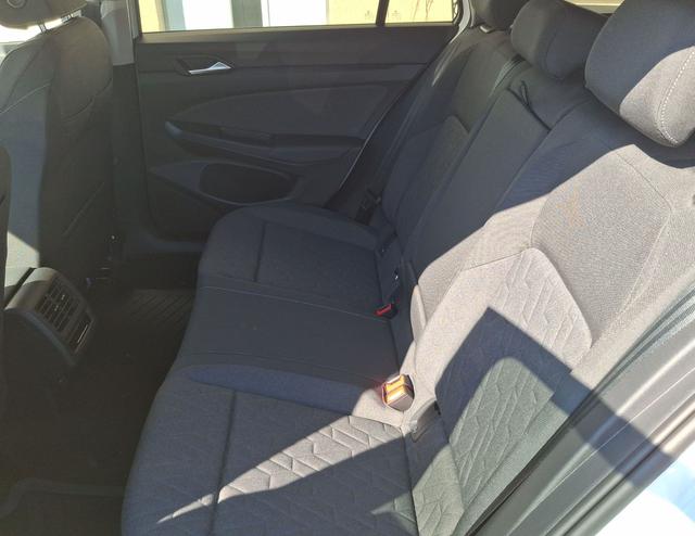 Volkswagen / Golf Variant / Weiß / Ltd People / / , Beispielbilder, ggf. teilweise mit Sonderausstattung