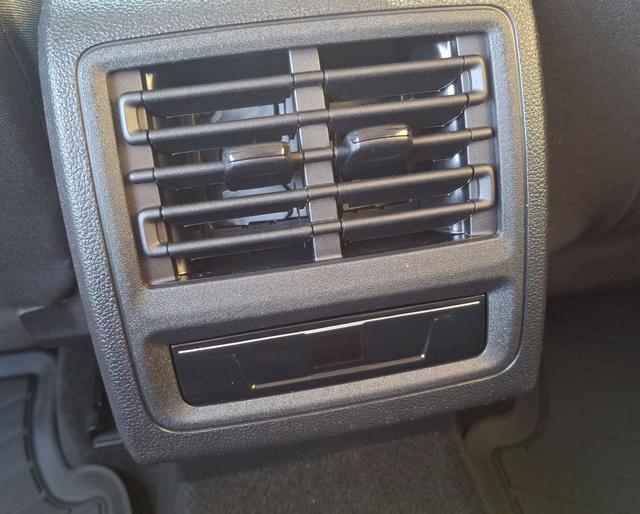 Volkswagen / Golf Variant / Weiß / Ltd People / / , Beispielbilder, ggf. teilweise mit Sonderausstattung