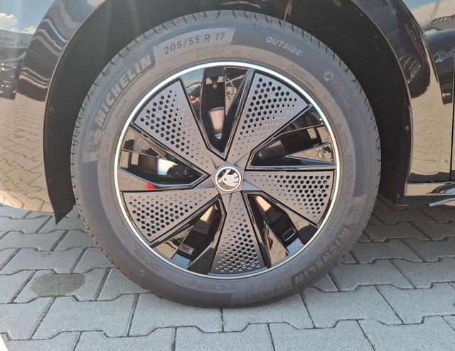 Skoda / Kamiq / Schwarz / Monte Carlo AHK / / , Beispielbilder, ggf. teilweise mit Sonderausstattung
