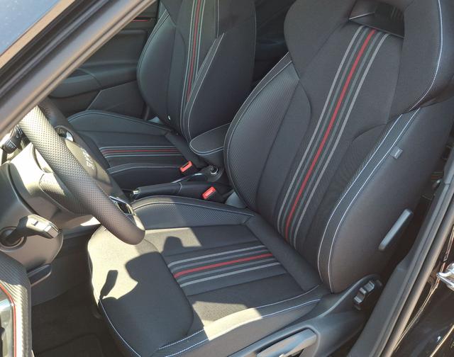 Skoda / Kamiq / Schwarz / Monte Carlo AHK / / , Beispielbilder, ggf. teilweise mit Sonderausstattung