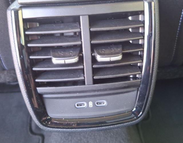 Skoda / Kamiq / Schwarz / Monte Carlo AHK / / , Beispielbilder, ggf. teilweise mit Sonderausstattung