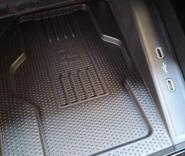 Skoda / Kamiq / Schwarz / Monte Carlo AHK / / , Beispielbilder, ggf. teilweise mit Sonderausstattung