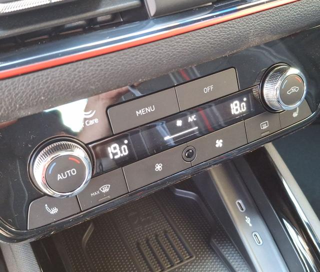 Skoda / Kamiq / Schwarz / Monte Carlo AHK / / , Beispielbilder, ggf. teilweise mit Sonderausstattung