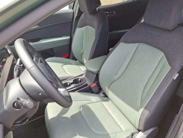 Kia / Sportage / Grün / Edition 30 / / , Beispielbilder, ggf. teilweise mit Sonderausstattung