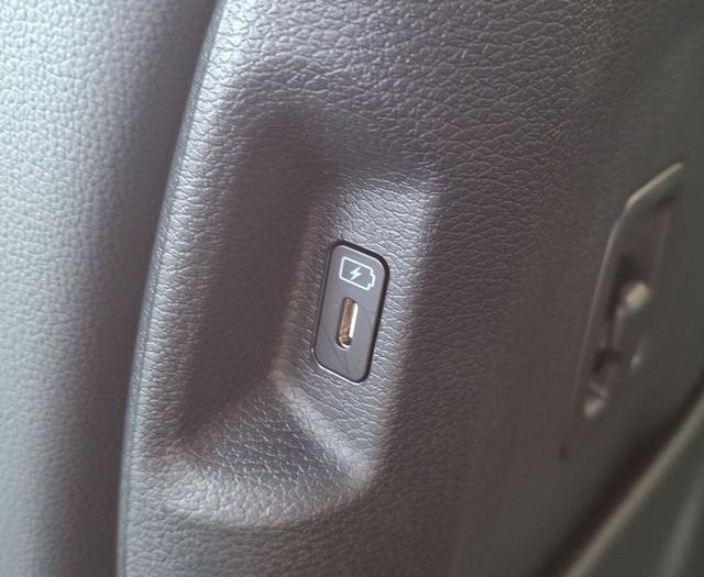 Kia / Sportage / Grün / Edition 30 / / , Beispielbilder, ggf. teilweise mit Sonderausstattung