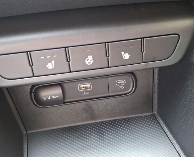 Kia / Sportage / Grün / Edition 30 / / , Beispielbilder, ggf. teilweise mit Sonderausstattung