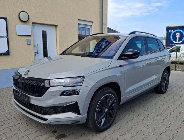Skoda / Karoq / Grau / Sportline +AHK / / , Beispielbilder, ggf. teilweise mit Sonderausstattung
