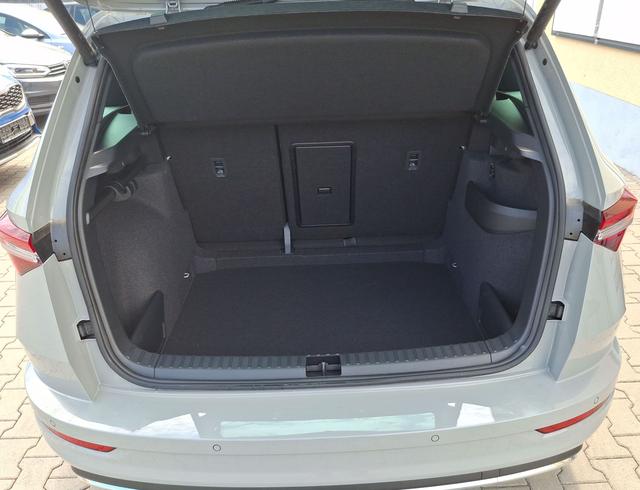 Skoda / Karoq / Grau / Sportline +AHK / / , Beispielbilder, ggf. teilweise mit Sonderausstattung