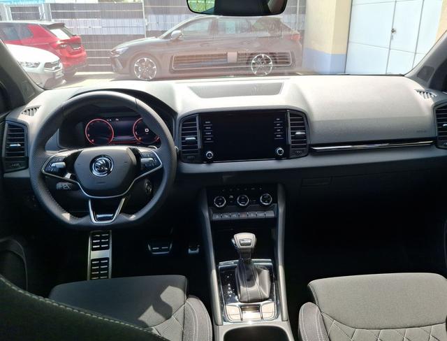 Skoda / Karoq / Grau / Sportline +AHK / / , Beispielbilder, ggf. teilweise mit Sonderausstattung