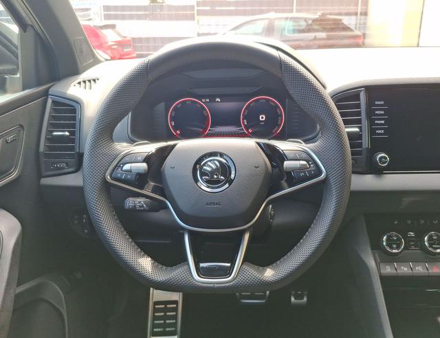 Skoda / Karoq / Grau / Sportline +AHK / / , Beispielbilder, ggf. teilweise mit Sonderausstattung