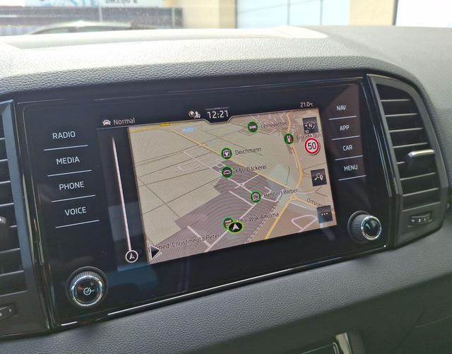 Skoda / Karoq / Grau / Sportline +AHK / / , Beispielbilder, ggf. teilweise mit Sonderausstattung
