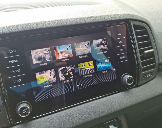 Skoda / Karoq / Grau / Sportline +AHK / / , Beispielbilder, ggf. teilweise mit Sonderausstattung