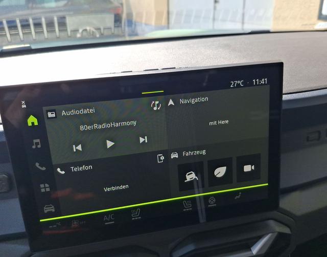 Dacia / Duster / Grün / Journey / / , Beispielbilder, ggf. teilweise mit Sonderausstattung