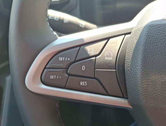 Dacia / Duster / Grün / Journey / / , Beispielbilder, ggf. teilweise mit Sonderausstattung