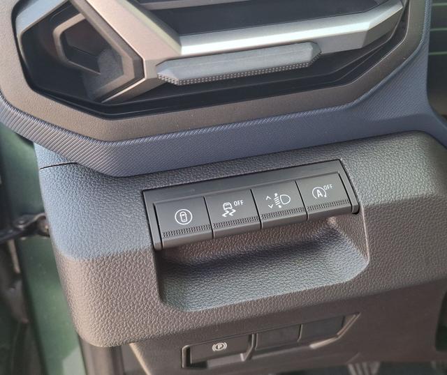 Dacia / Duster / Grün / Journey / / , Beispielbilder, ggf. teilweise mit Sonderausstattung